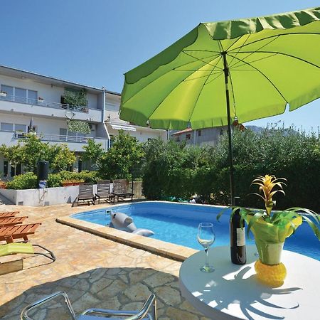 1 Bedroom Nice Apartment In Kastel Sucurac Kaštela Exteriér fotografie