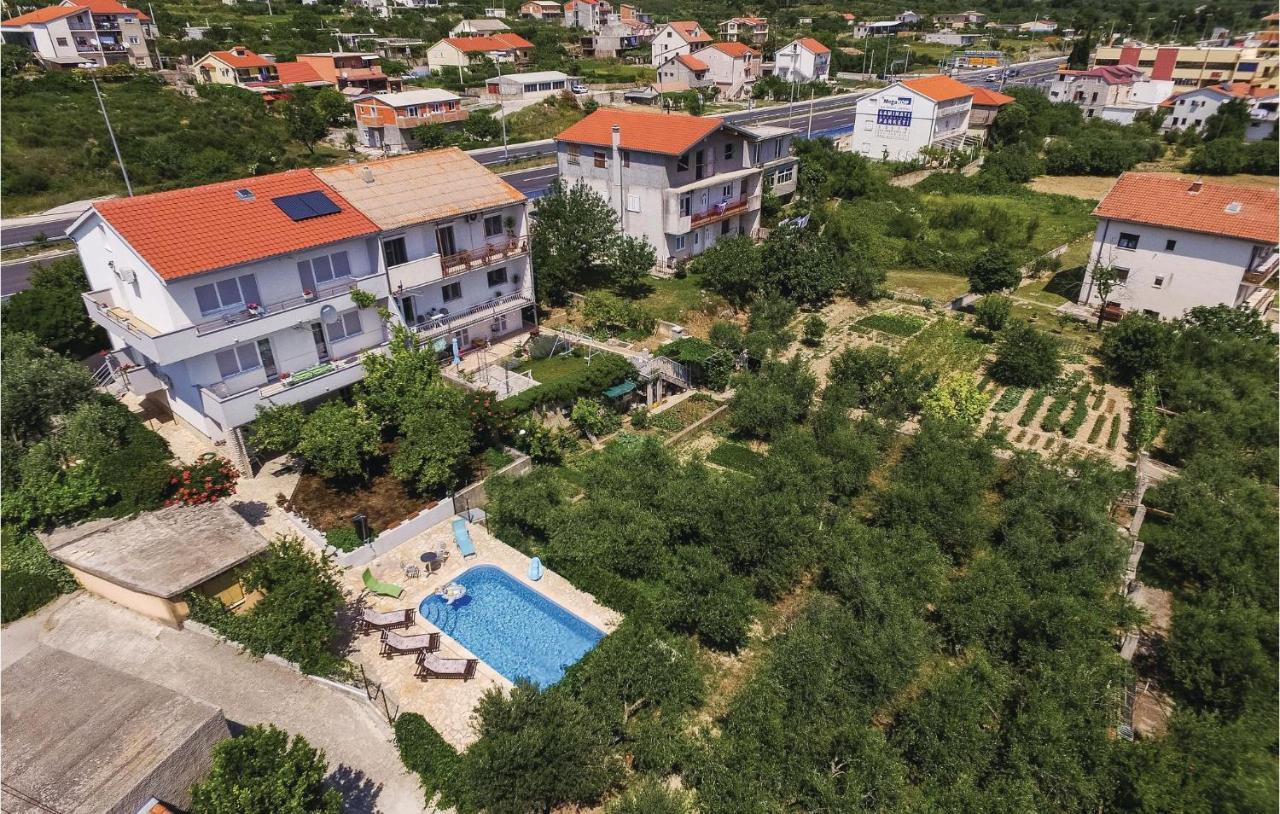 1 Bedroom Nice Apartment In Kastel Sucurac Kaštela Exteriér fotografie