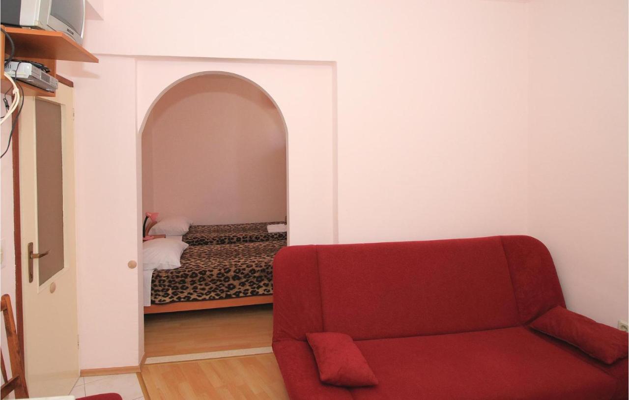 1 Bedroom Nice Apartment In Kastel Sucurac Kaštela Exteriér fotografie