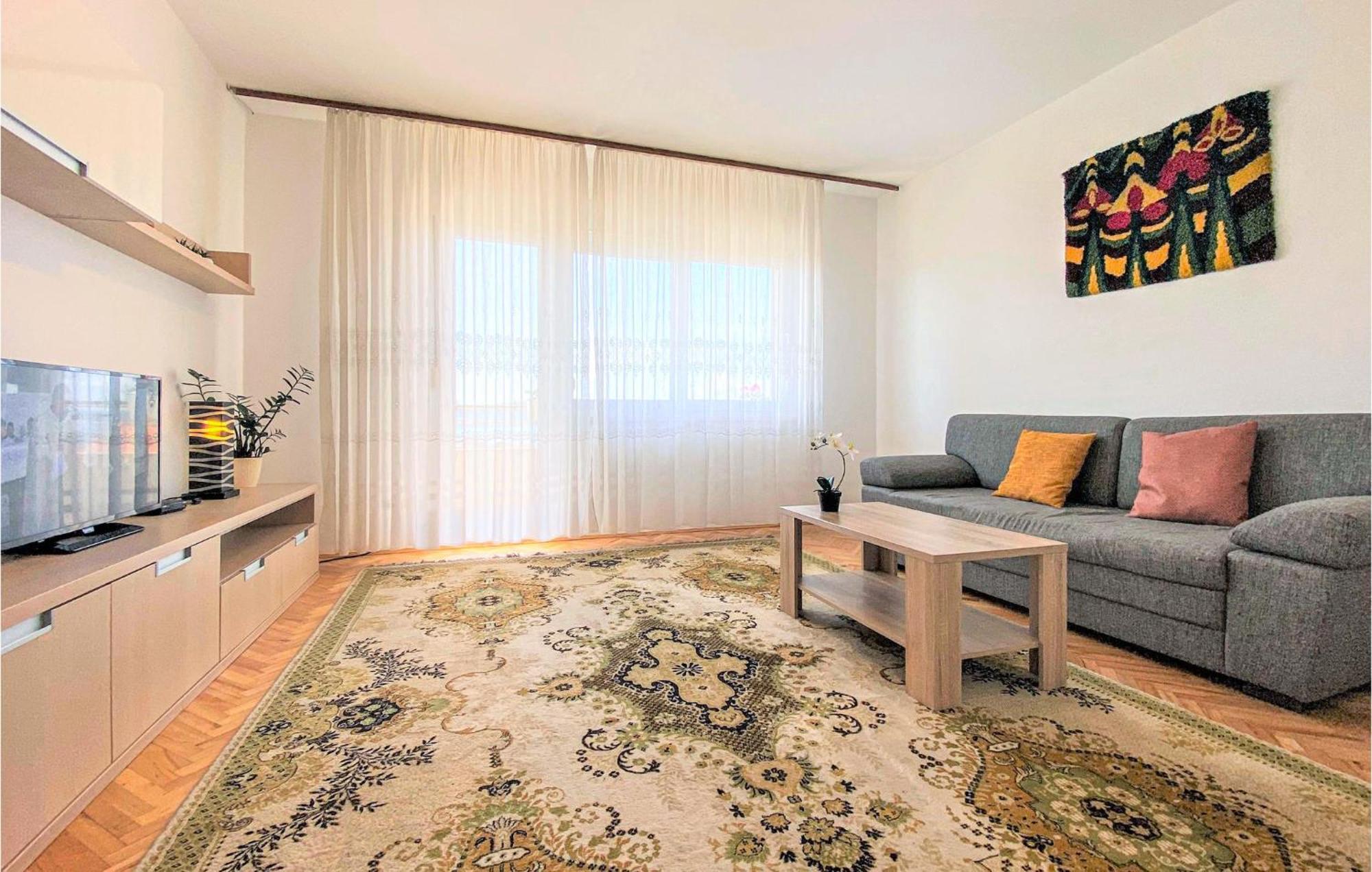 1 Bedroom Nice Apartment In Kastel Sucurac Kaštela Exteriér fotografie