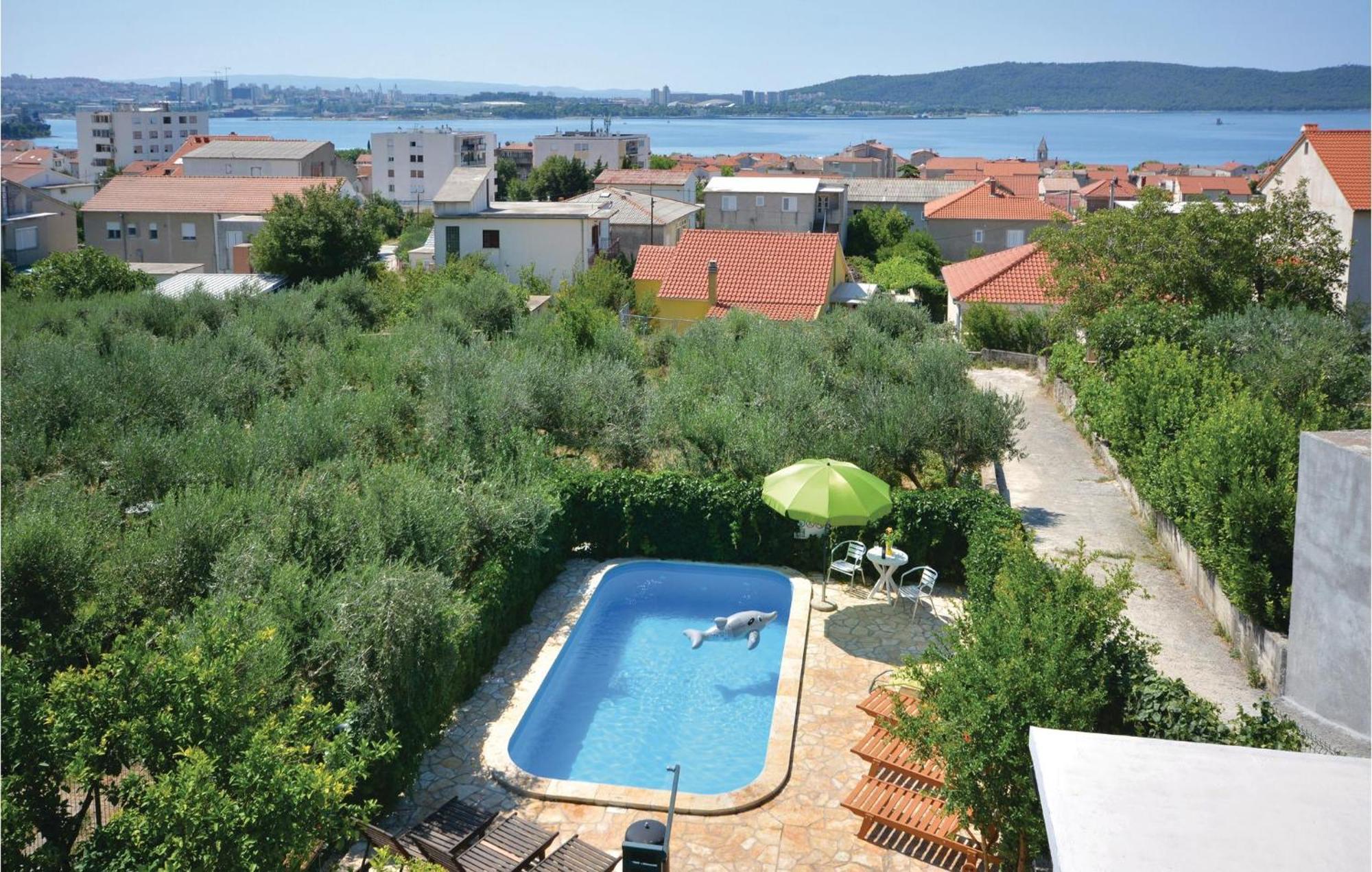 1 Bedroom Nice Apartment In Kastel Sucurac Kaštela Exteriér fotografie